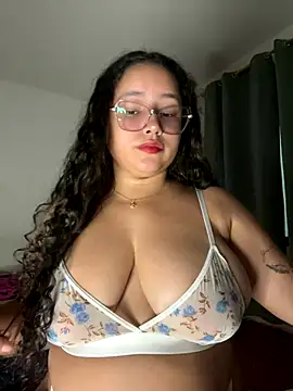 Snapshot of CurlyGirl_1 chatting on 22, 10, 2025 CurlyGirl 1 online show from 22, 10, 2025