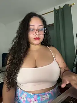 Snapshot of CurlyGirl_1 chatting on 13, 11, 2025 CurlyGirl 1 online show from 13, 11, 2025