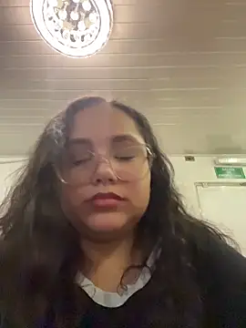 Snapshot of CurlyGirl_1 chatting on 14, 11, 2025 CurlyGirl 1 online show from 14, 11, 2025