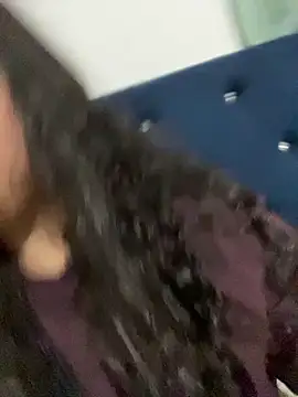 CurlyGirl 1 online show from 6, 1, 2026