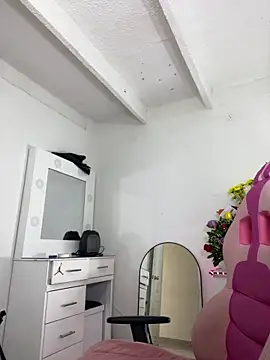 Snapshot of Meganmilk1 chatting on 10, 10, 2025 Meganmilk1 online show from 10, 10, 2025
