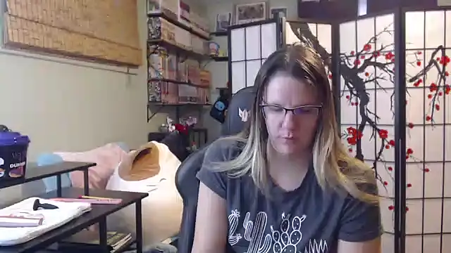 Sarahtineke online show from 6, 2, 2026