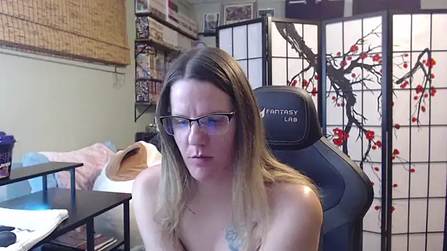 Sarahtineke online show from 10, 2, 2026