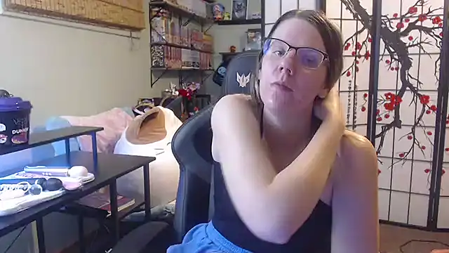 Sarahtineke online show from 3, 3, 2026