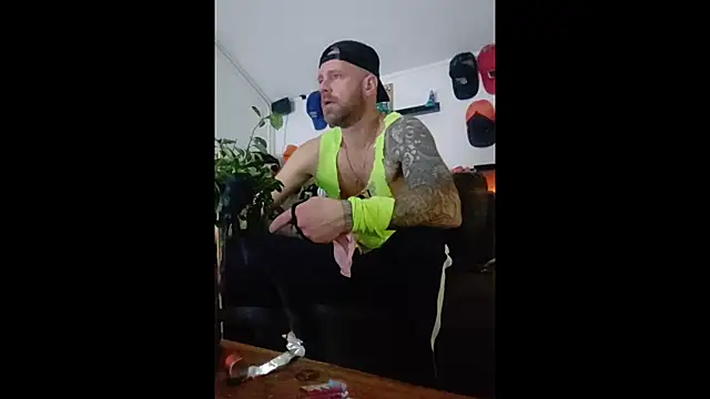 Snapshot of eltoulou chatting on 12, 1, 2025 eltoulou online show from 12, 1, 2025