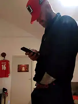 Snapshot of eltoulou chatting on 4, 2, 2025 eltoulou online show from 4, 2, 2025