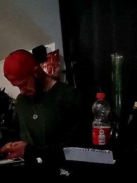 Snapshot of eltoulou chatting on 18, 2, 2025 eltoulou online show from 18, 2, 2025