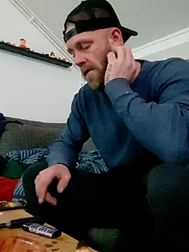 Snapshot of eltoulou chatting on 10, 11, 2025 eltoulou online show from 10, 11, 2025