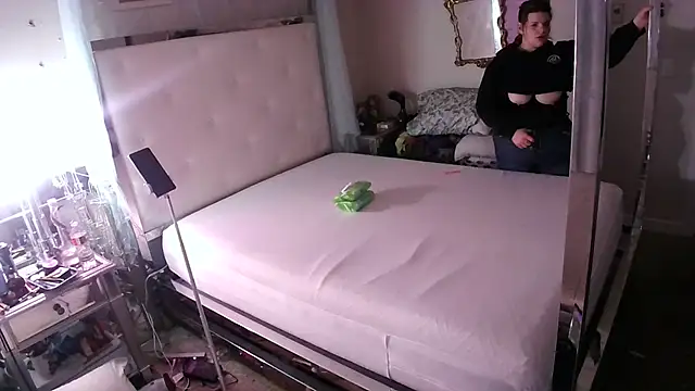 Snapshot of BeckiTooSweet chatting on 2, 3, 2025 BeckiTooSweet online show from 2, 3, 2025