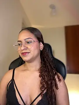 Snapshot of gretta_kler1 chatting on 16, 1, 2025 gretta kler1 online show from 16, 1, 2025