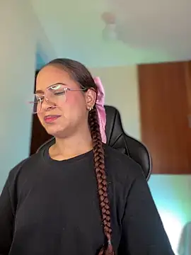 Snapshot of gretta_kler1 chatting on 21, 1, 2025 gretta kler1 online show from 21, 1, 2025