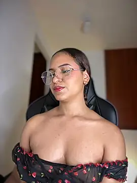 Snapshot of gretta_kler1 chatting on 9, 2, 2025 gretta kler1 online show from 9, 2, 2025