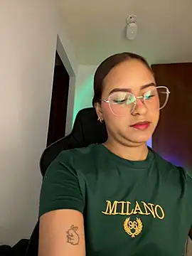 Snapshot of gretta_kler1 chatting on 6, 3, 2025 gretta kler1 online show from 6, 3, 2025