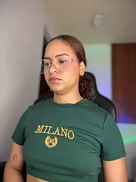 Snapshot of gretta_kler1 chatting on 6, 3, 2025 gretta kler1 online show from 6, 3, 2025