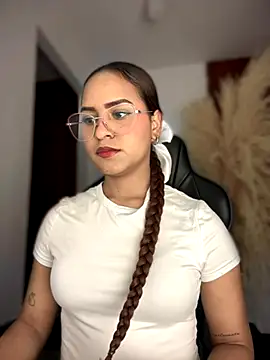 Snapshot of gretta_kler1 chatting on 11, 11, 2025 gretta kler1 online show from 11, 11, 2025