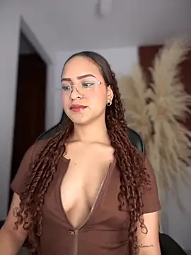 Snapshot of gretta_kler1 chatting on 17, 11, 2025 gretta kler1 online show from 17, 11, 2025