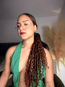 Snapshot of gretta_kler1 chatting on 18, 11, 2025 gretta kler1 online show from 18, 11, 2025