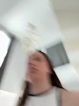 deliaroyal online show from 5, 3, 2025