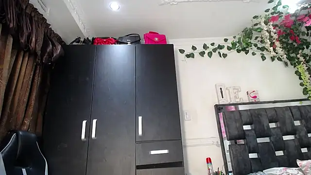 emma hoot1 online show from 14, 12, 2024