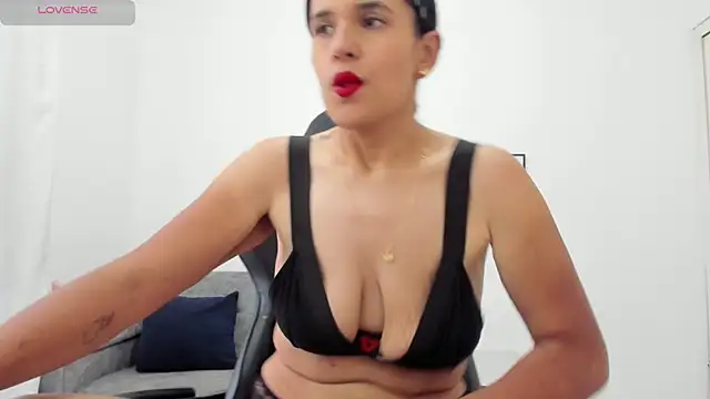 natalia curvy1 online show from 23, 4, 2026