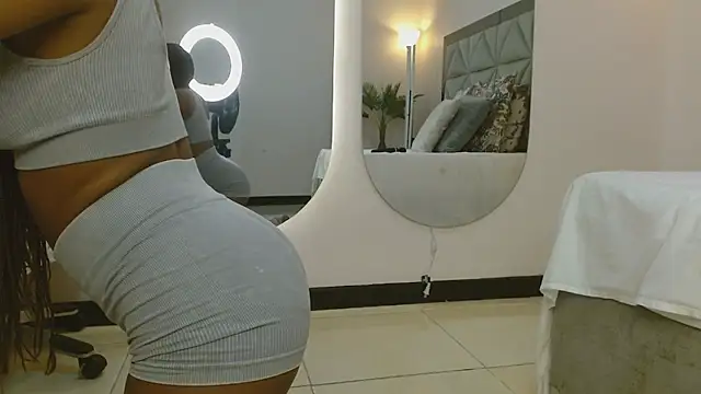 genesis moretz online show from 20, 2, 2026