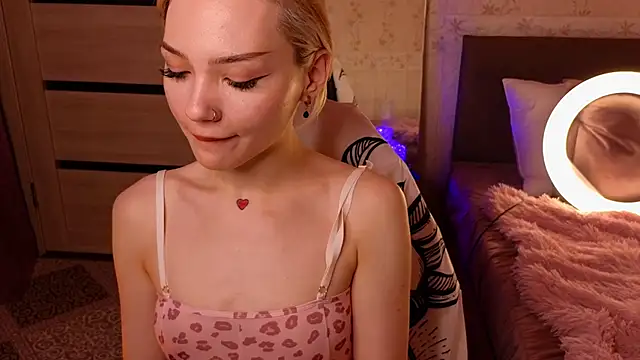 Snapshot of SandraBoyl chatting on 5, 1, 2025 SandraBoyl online show from 5, 1, 2025