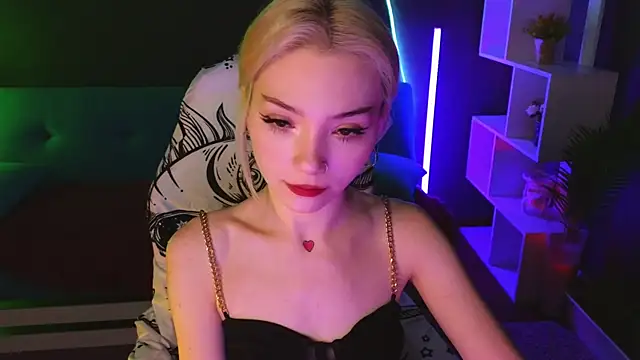 Snapshot of SandraBoyl chatting on 2, 2, 2025 SandraBoyl online show from 2, 2, 2025