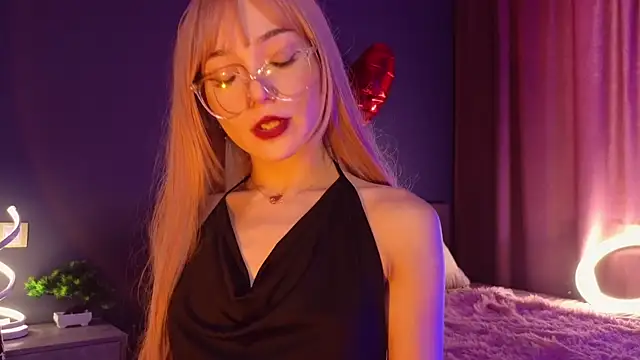 Snapshot of SandraBoyl chatting on 3, 3, 2025 SandraBoyl online show from 3, 3, 2025