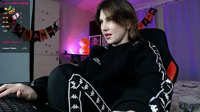 Snapshot of Daniela_Cooperr chatting on 5, 11, 2025 Daniela Cooperr online show from 5, 11, 2025