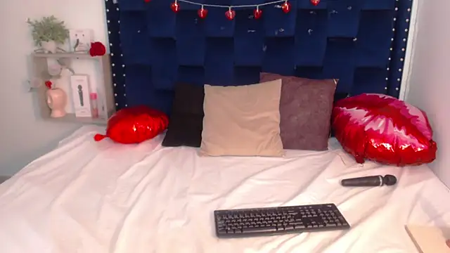 SaraApril 1 online show from 16, 2, 2025