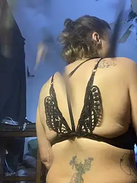 Snapshot of Everlyrose27 chatting on 6, 12, 2024 Everlyrose27 online show from 6, 12, 2024