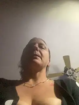 Snapshot of Everlyrose27 chatting on 7, 12, 2024 Everlyrose27 online show from 7, 12, 2024