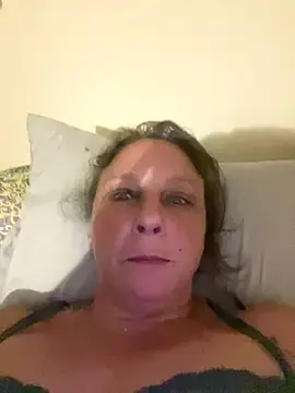 Snapshot of Everlyrose27 chatting on 28, 9, 2025 Everlyrose27 online show from 28, 9, 2025