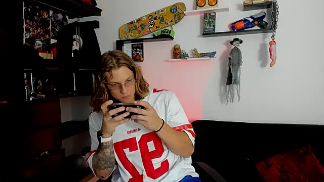 Snapshot of Tom_Krakow chatting on 6, 12, 2024 Tom Krakow online show from 6, 12, 2024