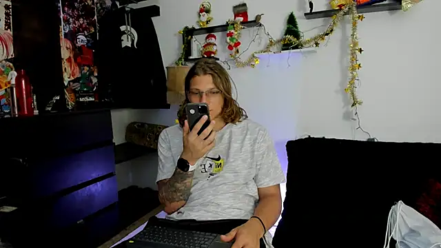 Snapshot of Tom_Krakow chatting on 19, 12, 2024 Tom Krakow online show from 19, 12, 2024