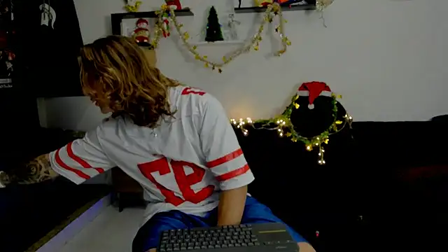 Snapshot of Tom_Krakow chatting on 27, 12, 2024 Tom Krakow online show from 27, 12, 2024