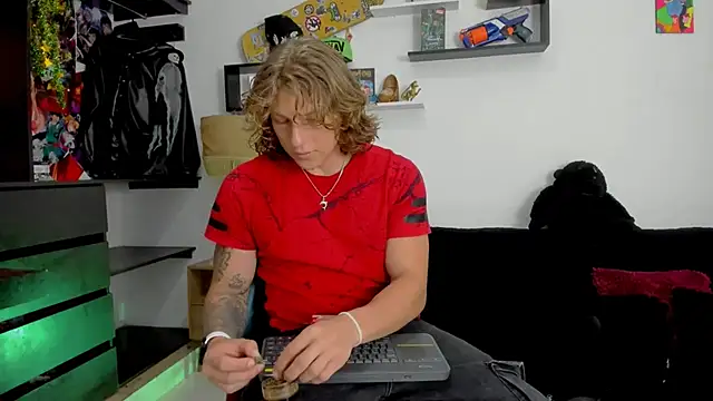 Snapshot of Tom_Krakow chatting on 10, 1, 2025 Tom Krakow online show from 10, 1, 2025