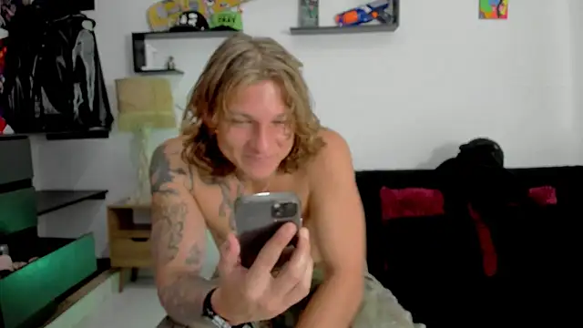 Snapshot of Tom_Krakow chatting on 21, 1, 2025 Tom Krakow online show from 21, 1, 2025