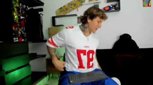 Snapshot of Tom_Krakow chatting on 24, 2, 2025 Tom Krakow online show from 24, 2, 2025