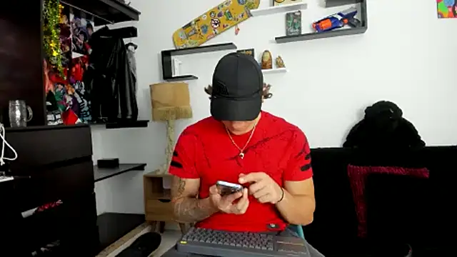 Snapshot of Tom_Krakow chatting on 25, 2, 2025 Tom Krakow online show from 25, 2, 2025