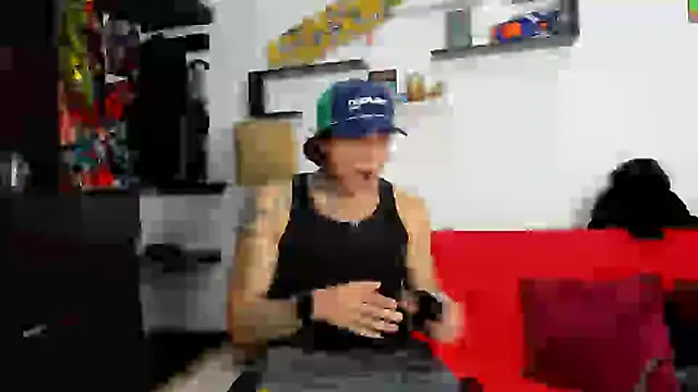 Snapshot of Tom_Krakow chatting on 27, 2, 2025 Tom Krakow online show from 27, 2, 2025