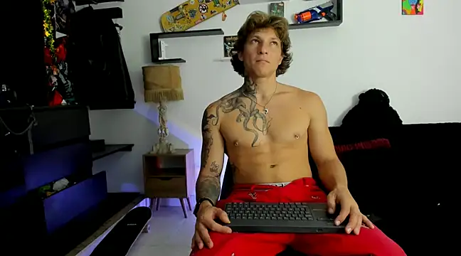 Snapshot of Tom_Krakow chatting on 28, 2, 2025 Tom Krakow online show from 28, 2, 2025