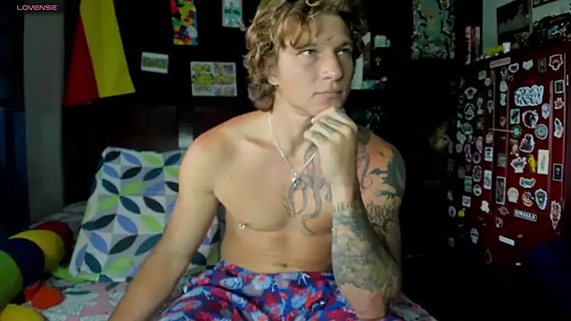 Snapshot of Tom_Krakow chatting on 18, 9, 2025 Tom Krakow online show from 18, 9, 2025