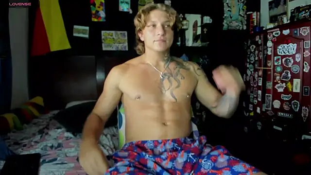 Snapshot of Tom_Krakow chatting on 23, 9, 2025 Tom Krakow online show from 23, 9, 2025