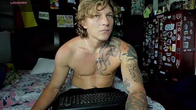 Snapshot of Tom_Krakow chatting on 1, 10, 2025 Tom Krakow online show from 1, 10, 2025