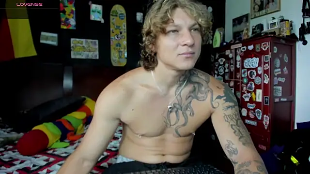 Snapshot of Tom_Krakow chatting on 16, 10, 2025 Tom Krakow online show from 16, 10, 2025