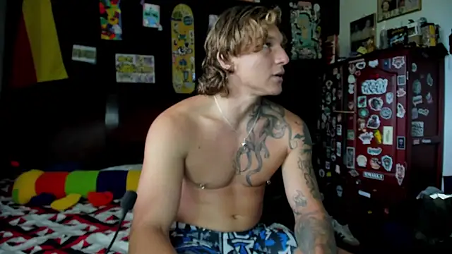 Snapshot of Tom_Krakow chatting on 23, 10, 2025 Tom Krakow online show from 23, 10, 2025