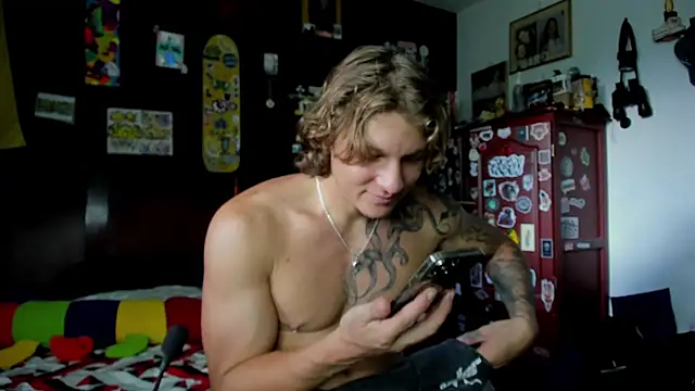 Snapshot of Tom_Krakow chatting on 24, 10, 2025 Tom Krakow online show from 24, 10, 2025