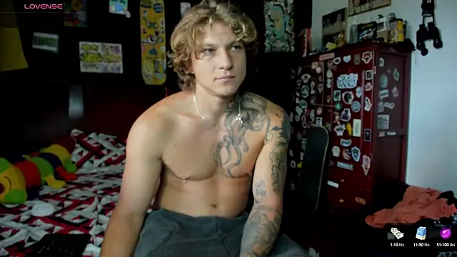 Snapshot of Tom_Krakow chatting on 25, 10, 2025 Tom Krakow online show from 25, 10, 2025