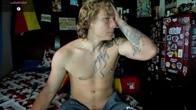 Snapshot of Tom_Krakow chatting on 5, 11, 2025 Tom Krakow online show from 5, 11, 2025